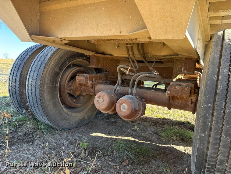 image for item DW5186 1985 Ravens end dump trailer