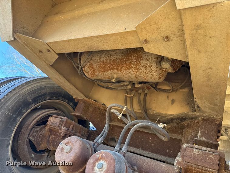 image for item DW5186 1985 Ravens end dump trailer