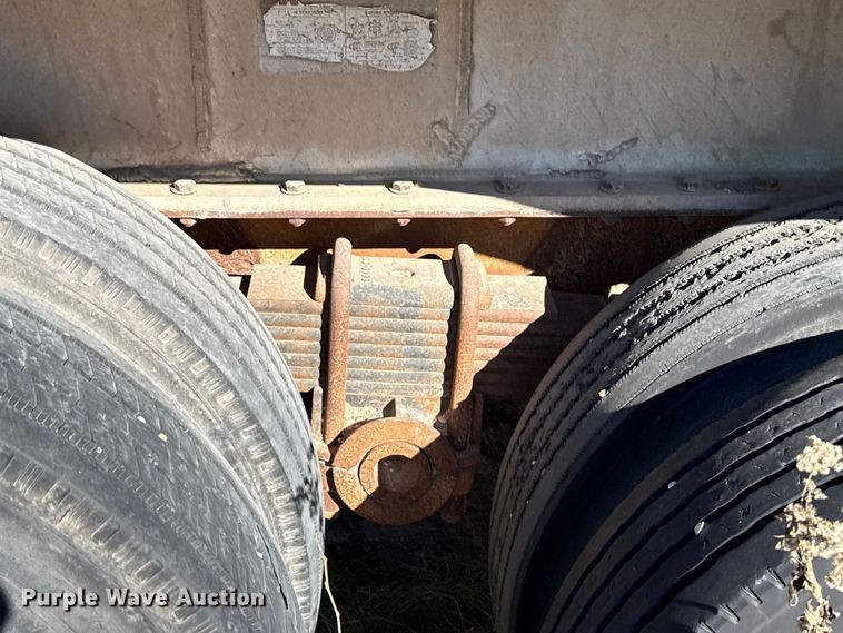 image for item DW5186 1985 Ravens end dump trailer