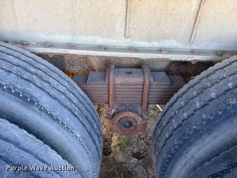 image for item DW5186 1985 Ravens end dump trailer