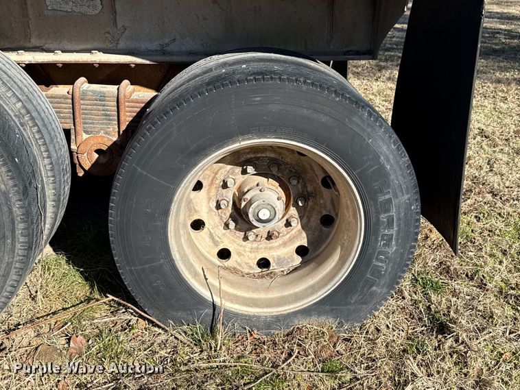 image for item DW5186 1985 Ravens end dump trailer