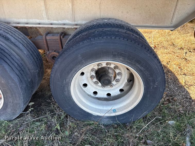 image for item DW5186 1985 Ravens end dump trailer