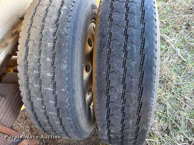 image for item DW5186 1985 Ravens end dump trailer