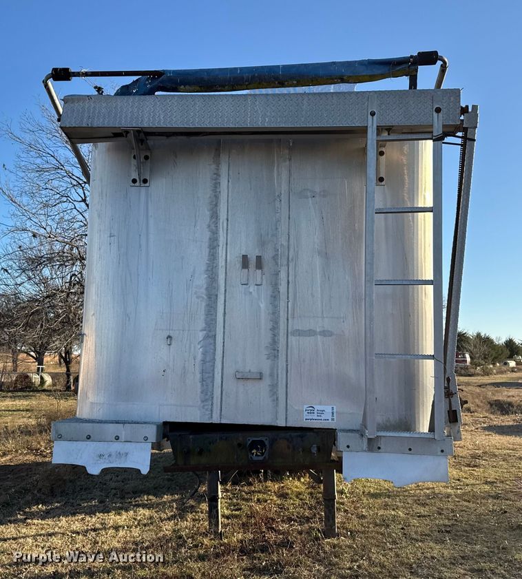 image for item DW5189 1990 East end dump trailer