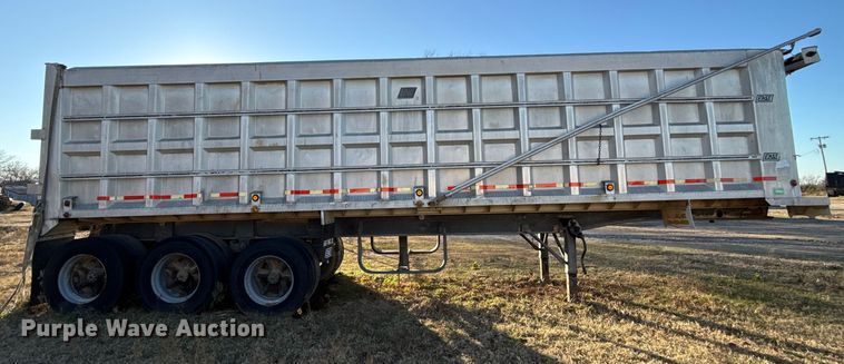 image for item DW5189 1990 East end dump trailer