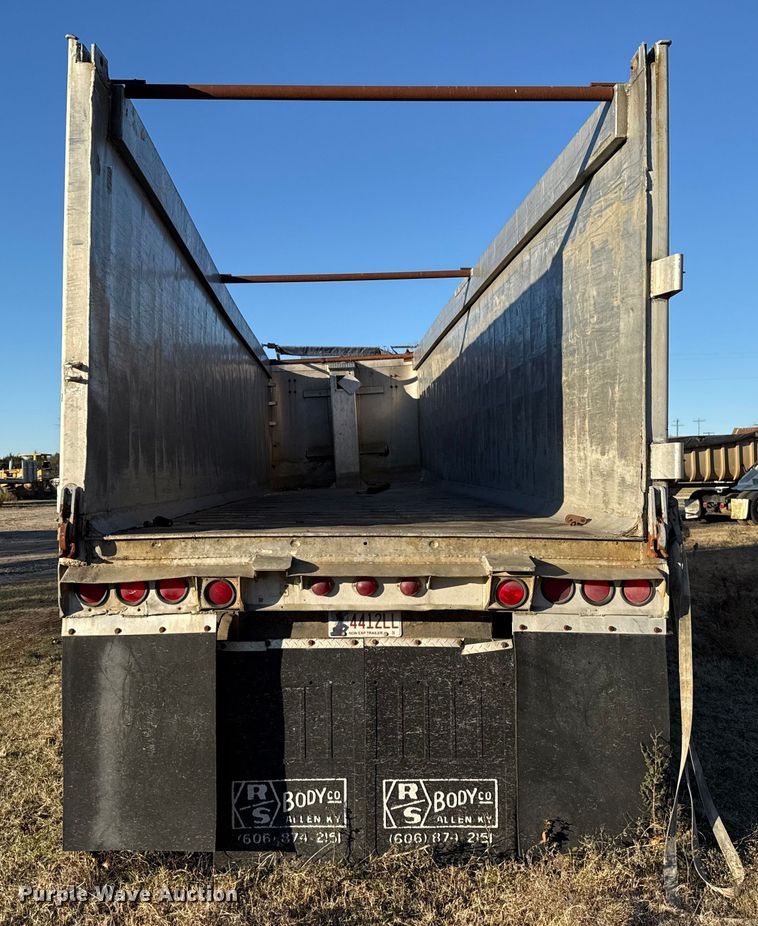 image for item DW5189 1990 East end dump trailer