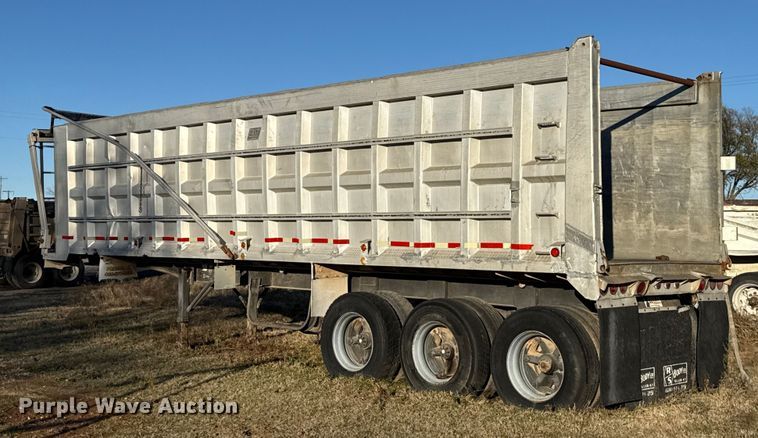 image for item DW5189 1990 East end dump trailer