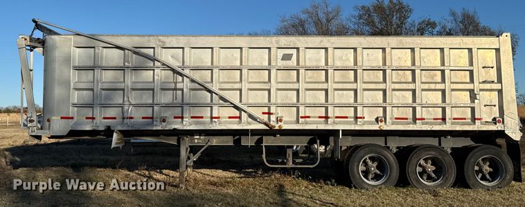 image for item DW5189 1990 East end dump trailer