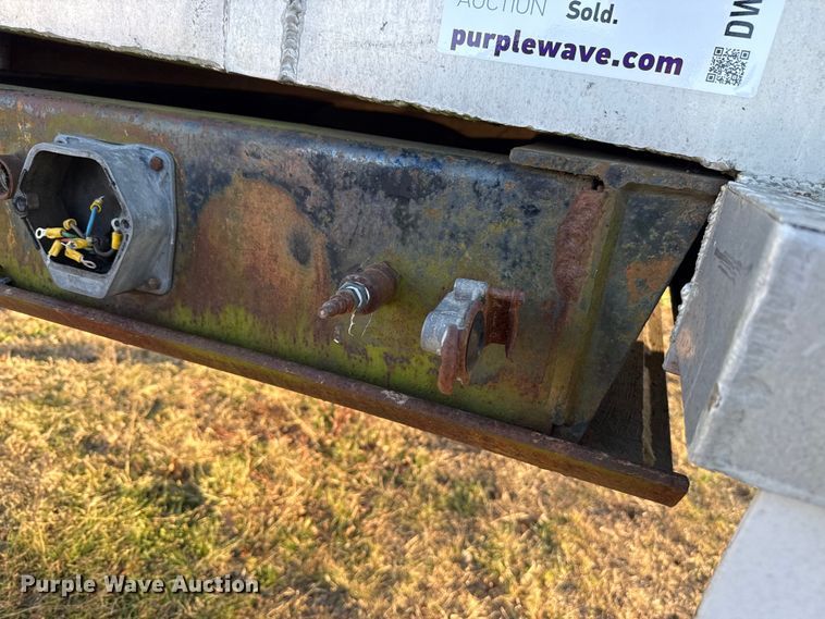 image for item DW5189 1990 East end dump trailer