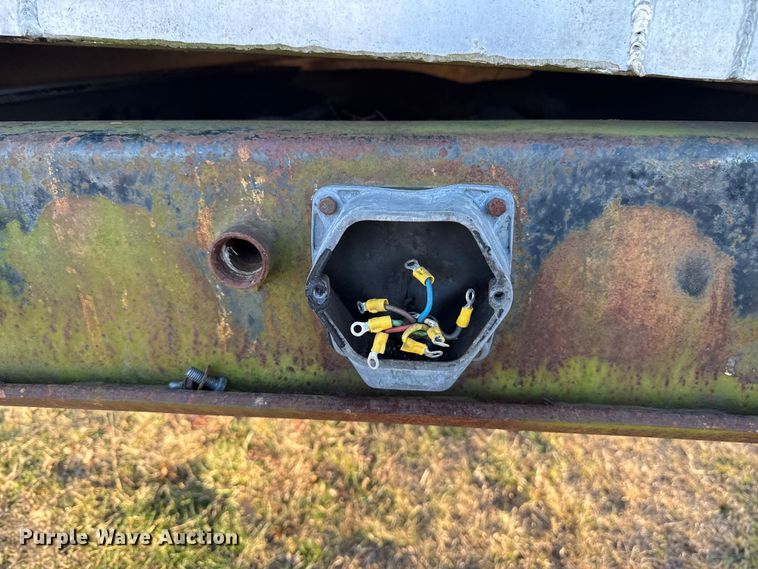 image for item DW5189 1990 East end dump trailer