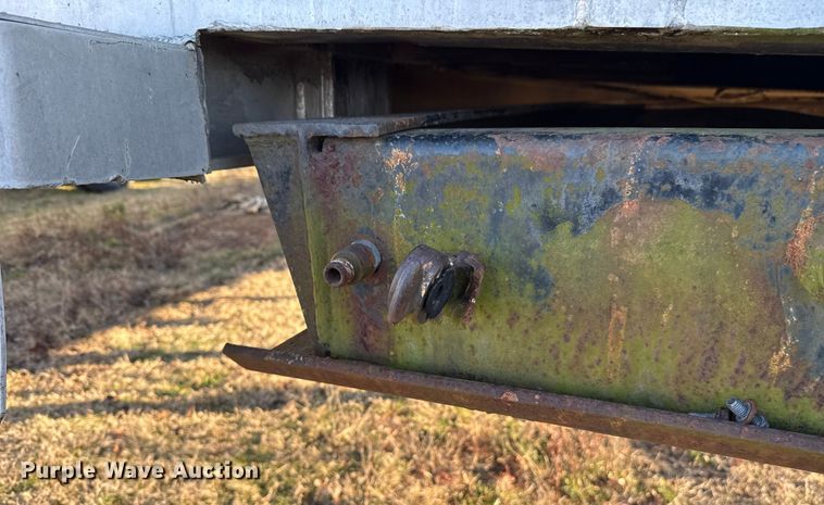 image for item DW5189 1990 East end dump trailer