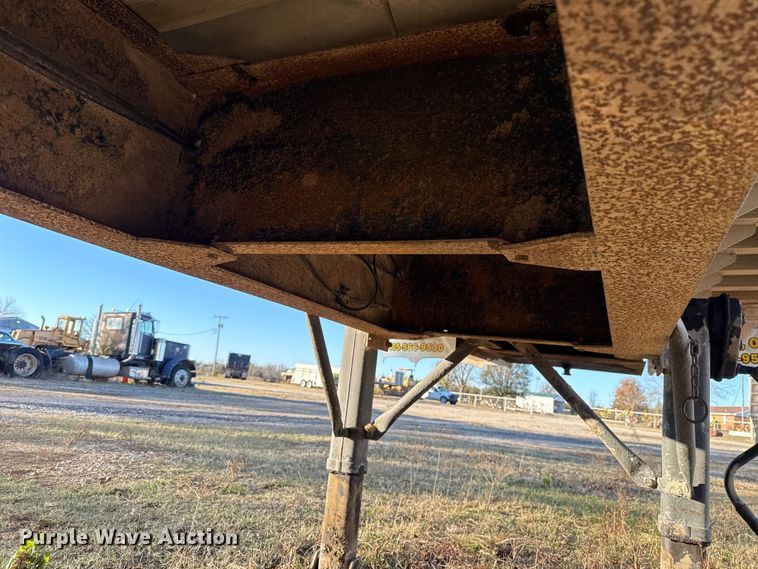 image for item DW5189 1990 East end dump trailer