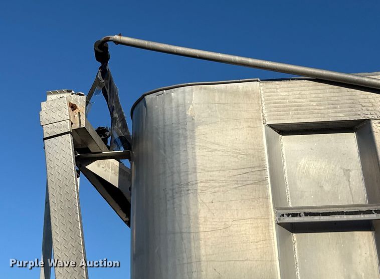 image for item DW5189 1990 East end dump trailer