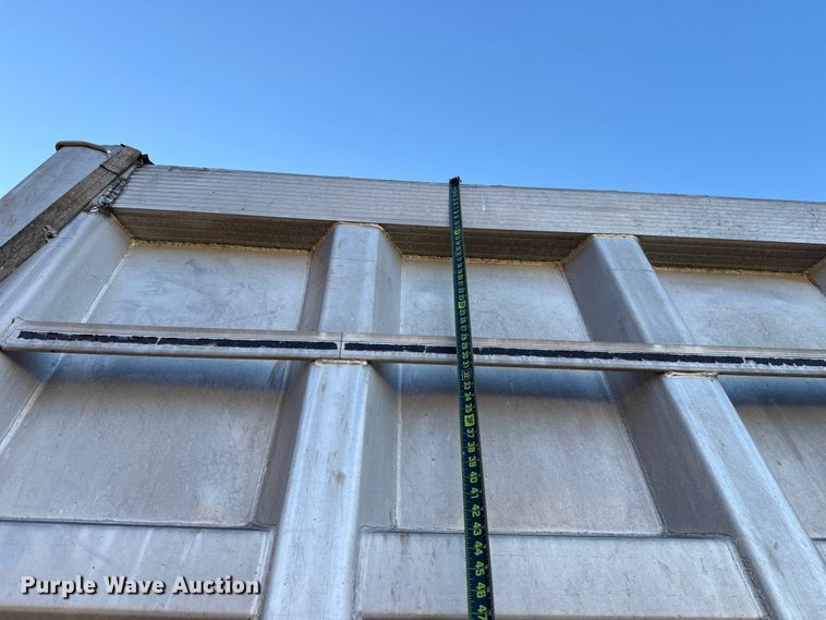 image for item DW5189 1990 East end dump trailer