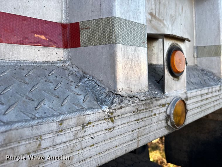 image for item DW5189 1990 East end dump trailer