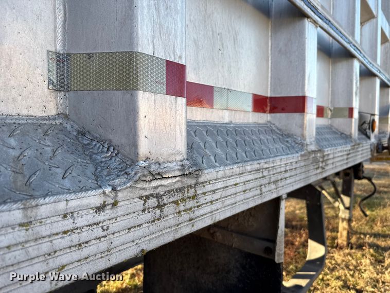 image for item DW5189 1990 East end dump trailer