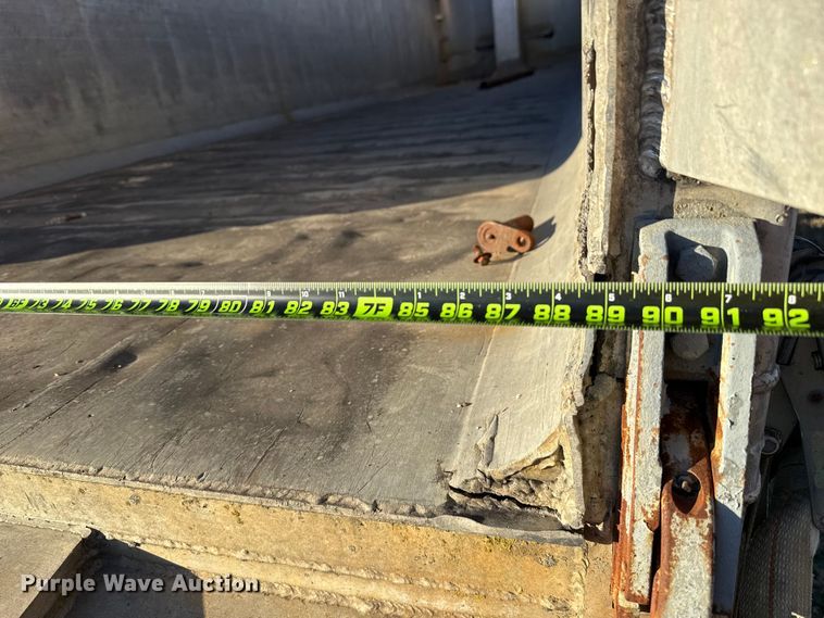 image for item DW5189 1990 East end dump trailer