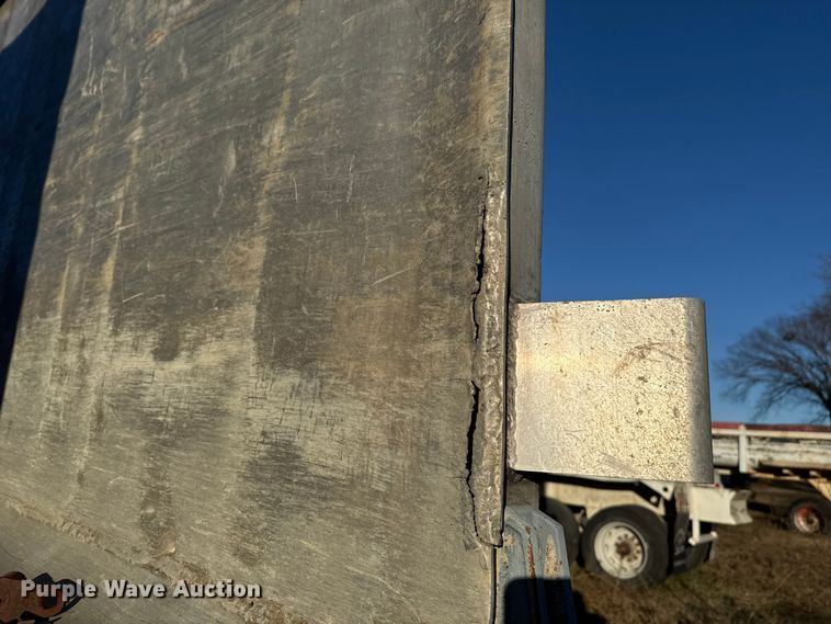 image for item DW5189 1990 East end dump trailer