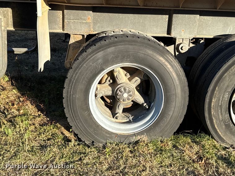 image for item DW5189 1990 East end dump trailer