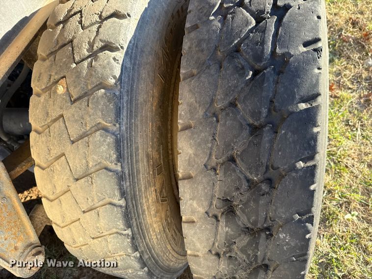 image for item DW5189 1990 East end dump trailer