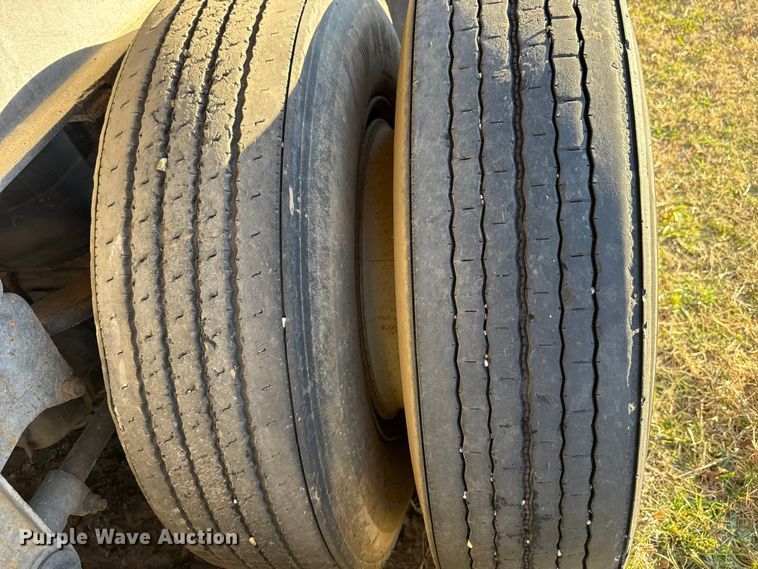 image for item DW5189 1990 East end dump trailer