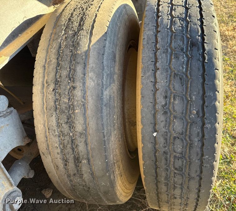 image for item DW5189 1990 East end dump trailer