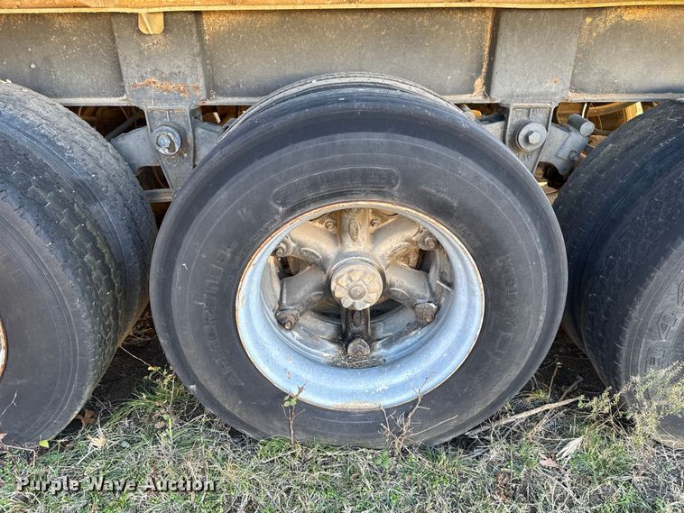 image for item DW5189 1990 East end dump trailer