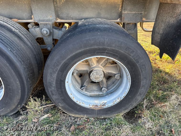 image for item DW5189 1990 East end dump trailer