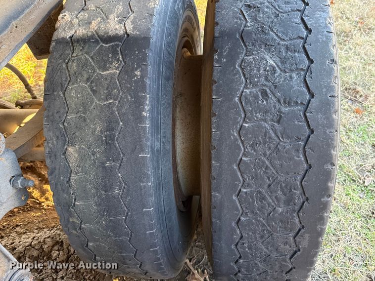 image for item DW5189 1990 East end dump trailer