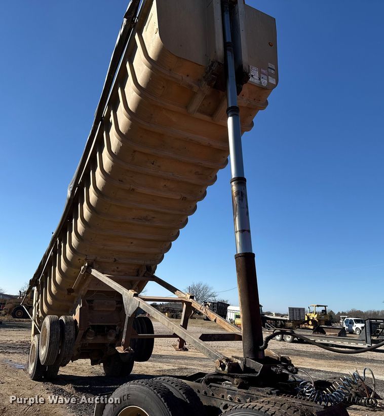 image for item DW5190 1991 Fruehauf DFA-30-53-102-T2 end dump trailer