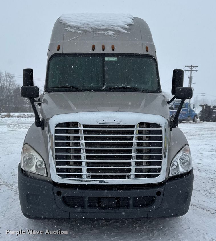 CAMIóN CAMAROTE 2016 FREIGHTLINER