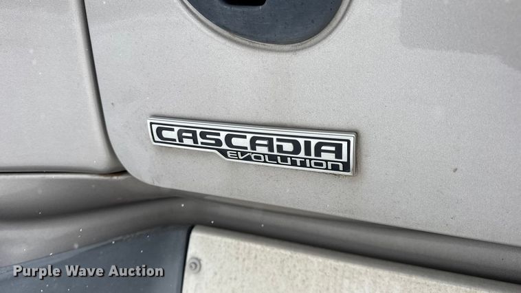 image for item DW6683 2016 Freightliner Cascadia semi truck