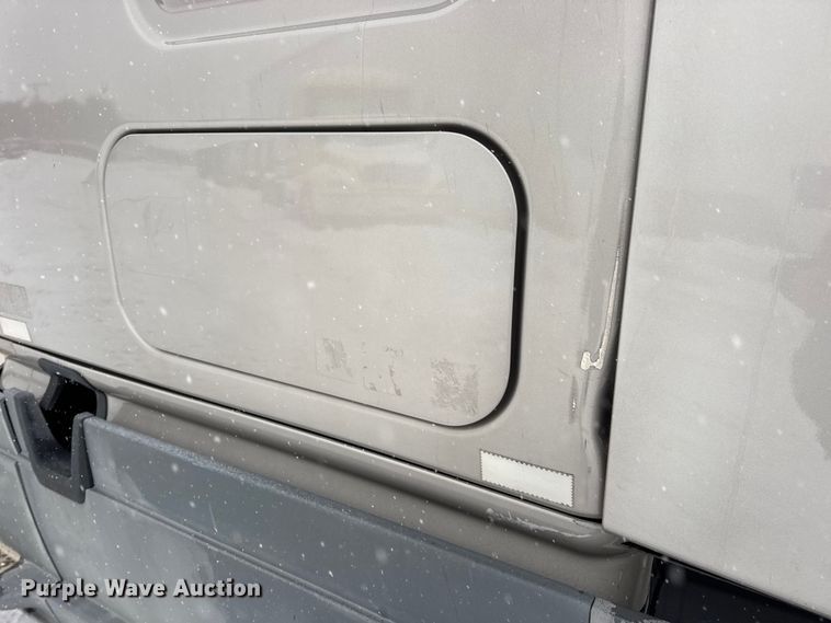 image for item DW6683 2016 Freightliner Cascadia semi truck