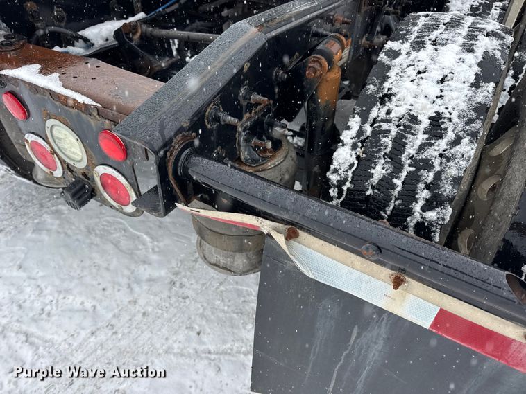 image for item DW6683 2016 Freightliner Cascadia semi truck