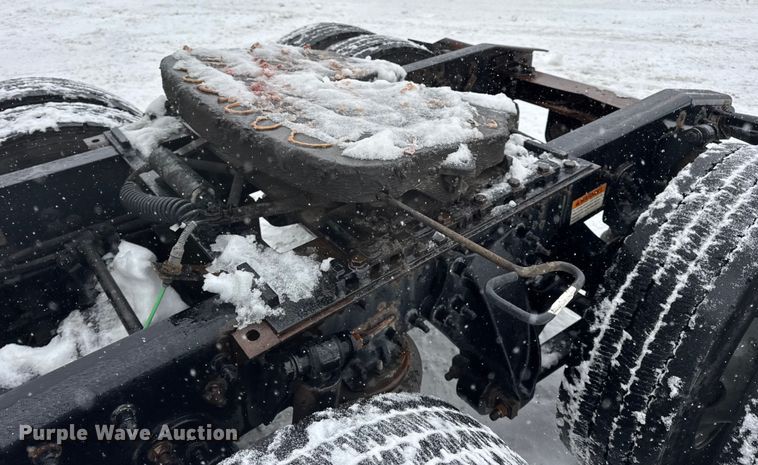 image for item DW6683 2016 Freightliner Cascadia semi truck