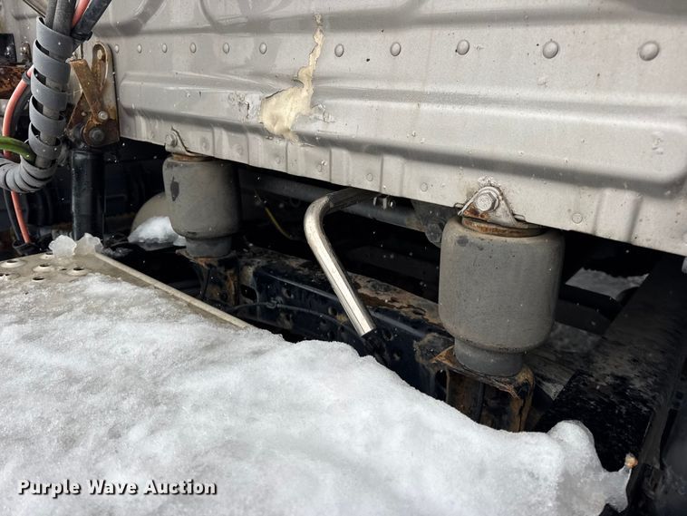 image for item DW6683 2016 Freightliner Cascadia semi truck