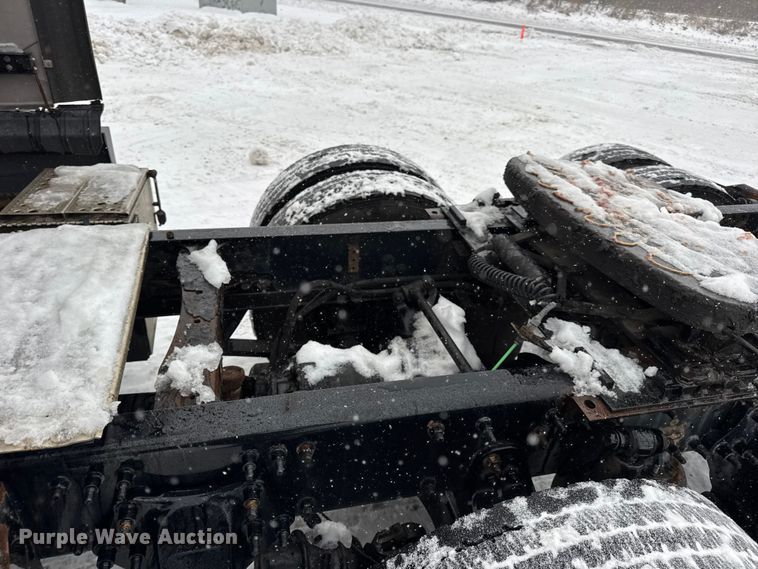 image for item DW6683 2016 Freightliner Cascadia semi truck