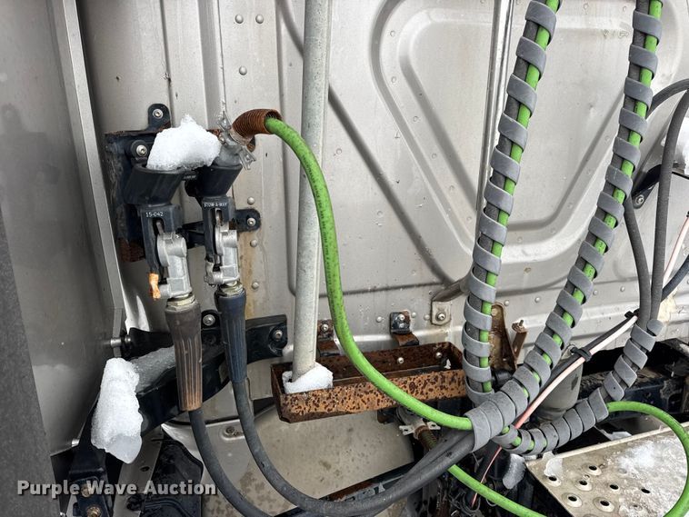 image for item DW6683 2016 Freightliner Cascadia semi truck