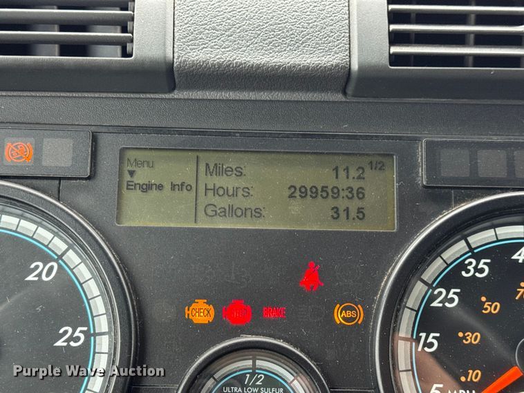 image for item DW6683 2016 Freightliner Cascadia semi truck