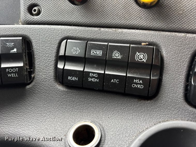 image for item DW6683 2016 Freightliner Cascadia semi truck