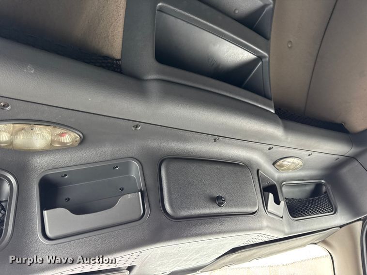 image for item DW6683 2016 Freightliner Cascadia semi truck