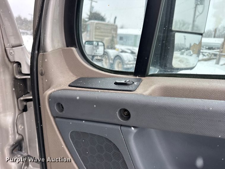 image for item DW6683 2016 Freightliner Cascadia semi truck