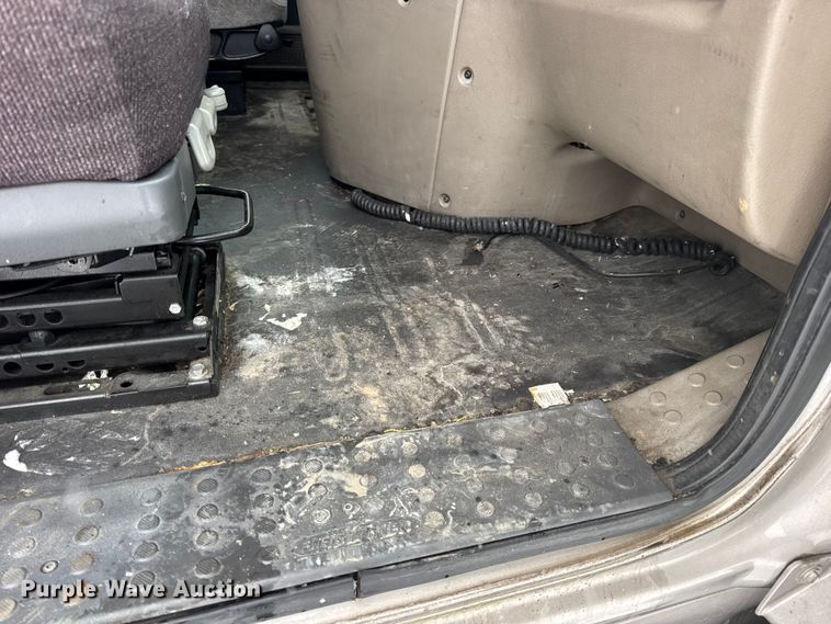 image for item DW6683 2016 Freightliner Cascadia semi truck