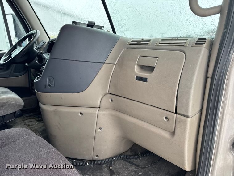 image for item DW6683 2016 Freightliner Cascadia semi truck