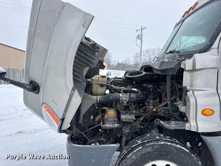 image for item DW6683 2016 Freightliner Cascadia semi truck