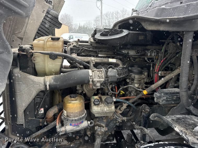 image for item DW6683 2016 Freightliner Cascadia semi truck