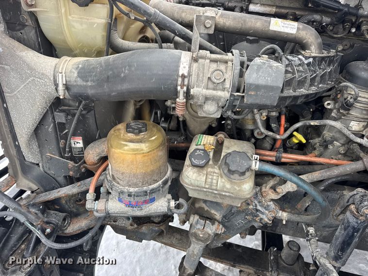 image for item DW6683 2016 Freightliner Cascadia semi truck