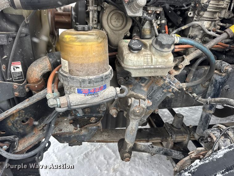 image for item DW6683 2016 Freightliner Cascadia semi truck