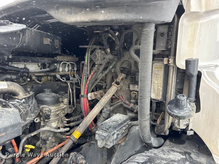 image for item DW6683 2016 Freightliner Cascadia semi truck