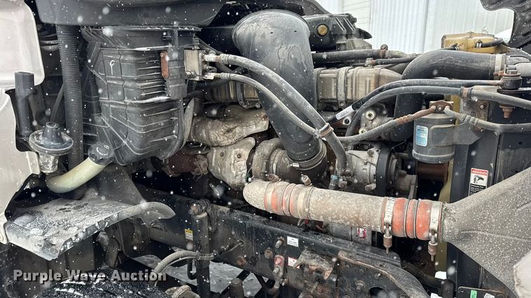 image for item DW6683 2016 Freightliner Cascadia semi truck